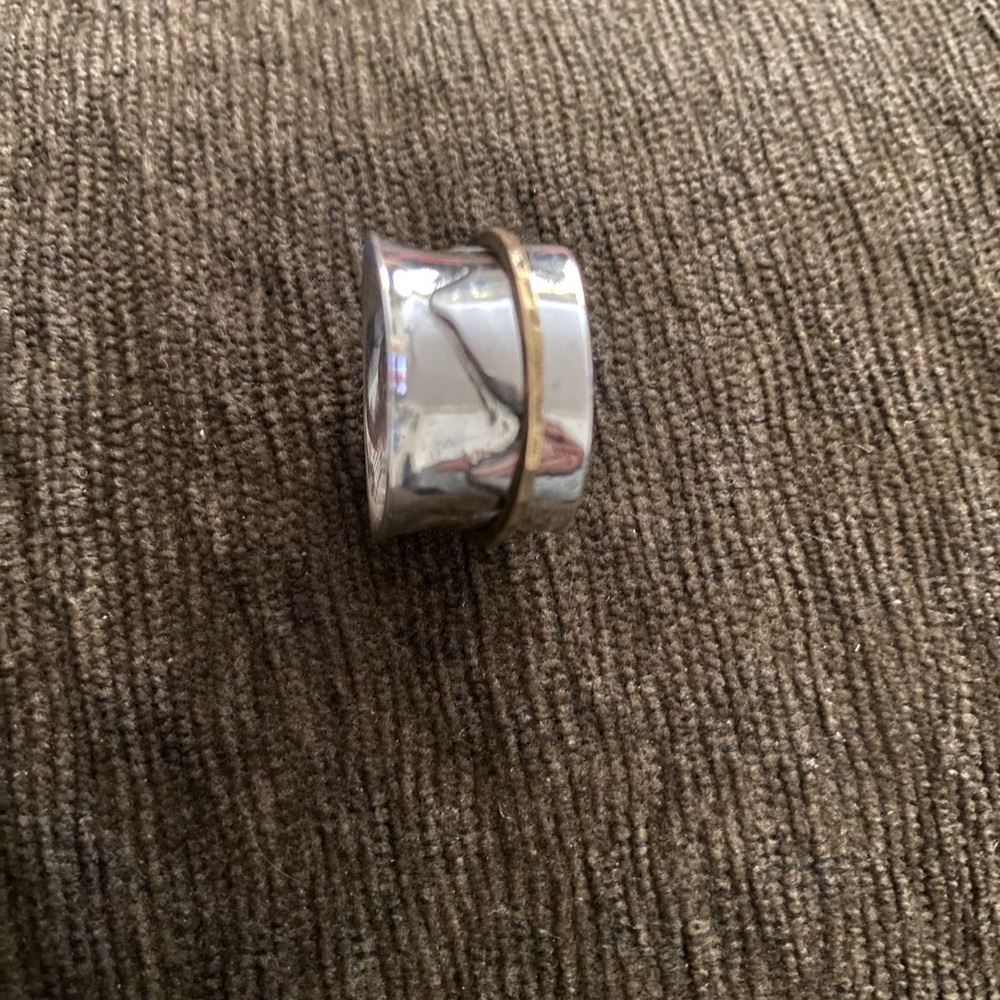 Elegant Silver and Gold Women's Ring es de plata